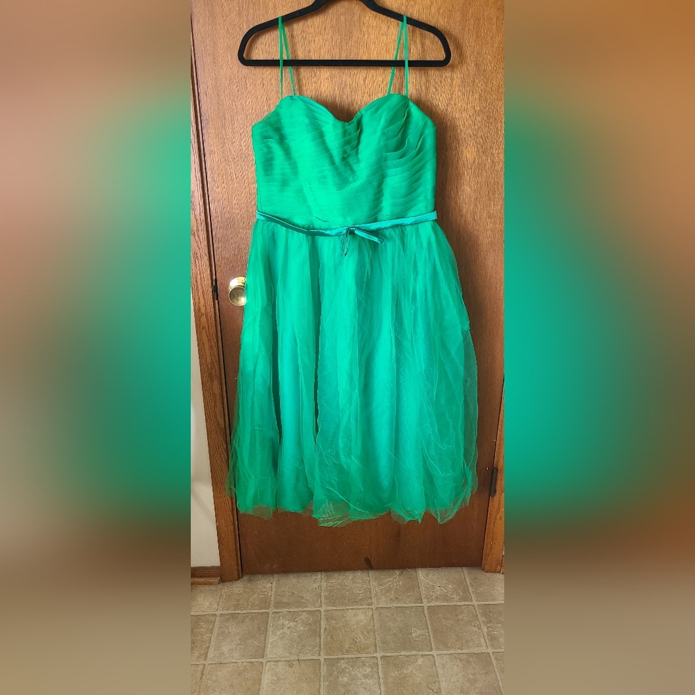 Chic Green Spaghetti Strap Dress